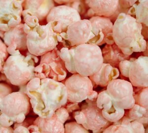 roze met witte popcorn